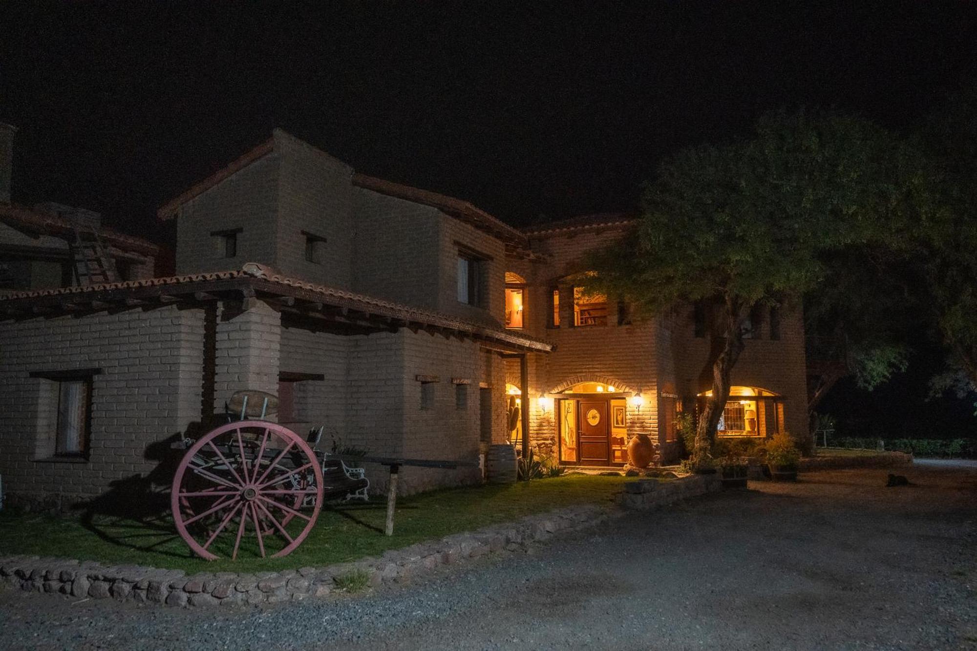 La Casa De La Bodega - Wine Boutique Hotel カファヤテ エクステリア 写真